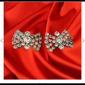 Vintage clip back earrings with clear rhinestones m
